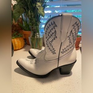 Corral boots size 10